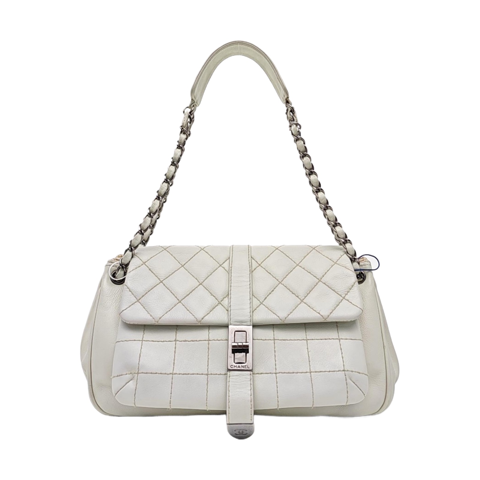 Chanel 2.55, photograph 1