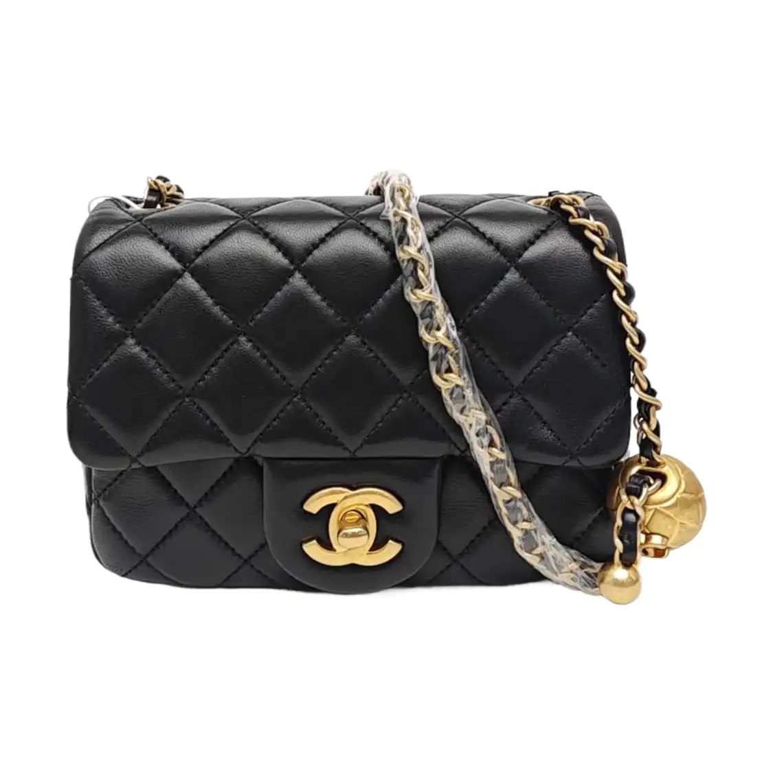 CHANEL Classic Flap 29, black, Leather, photograph 1