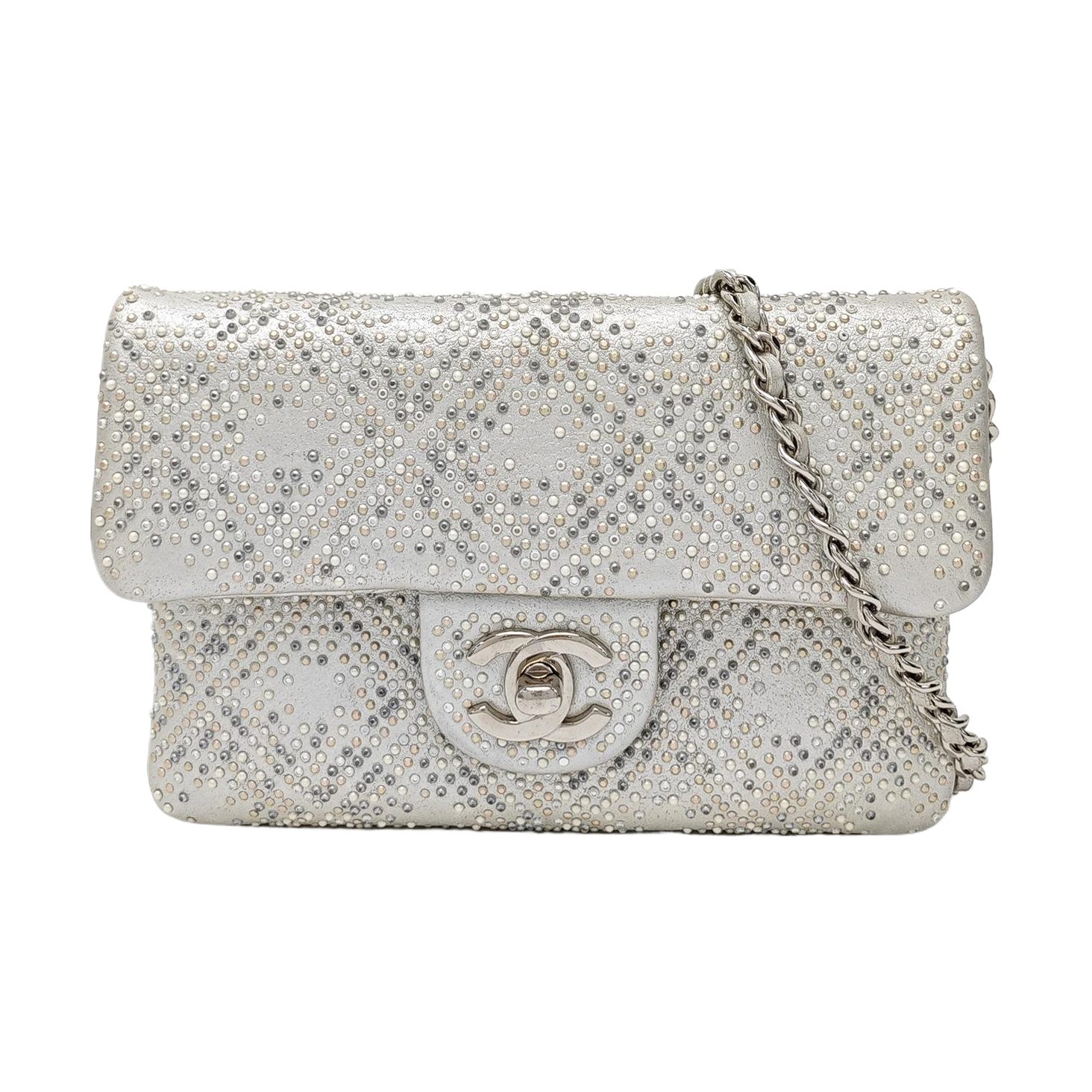 CHANEL Classic Flap 17, silver, Leather, photograph 1