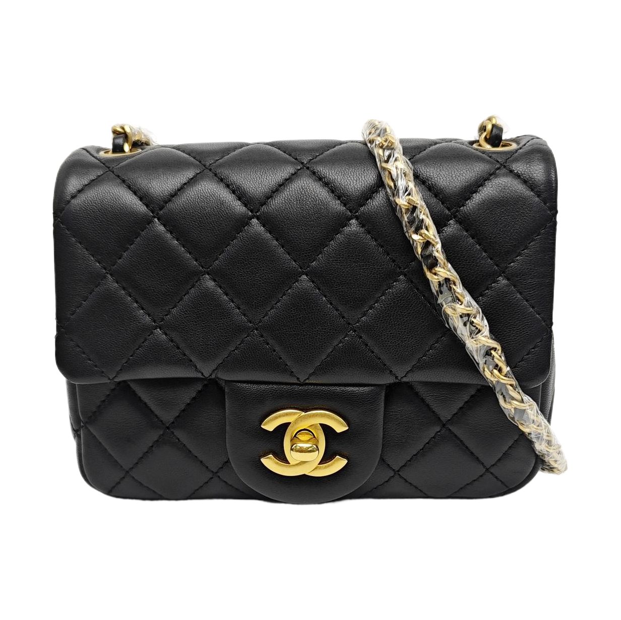 CHANEL Classic Flap, black, Leather, photograph 1