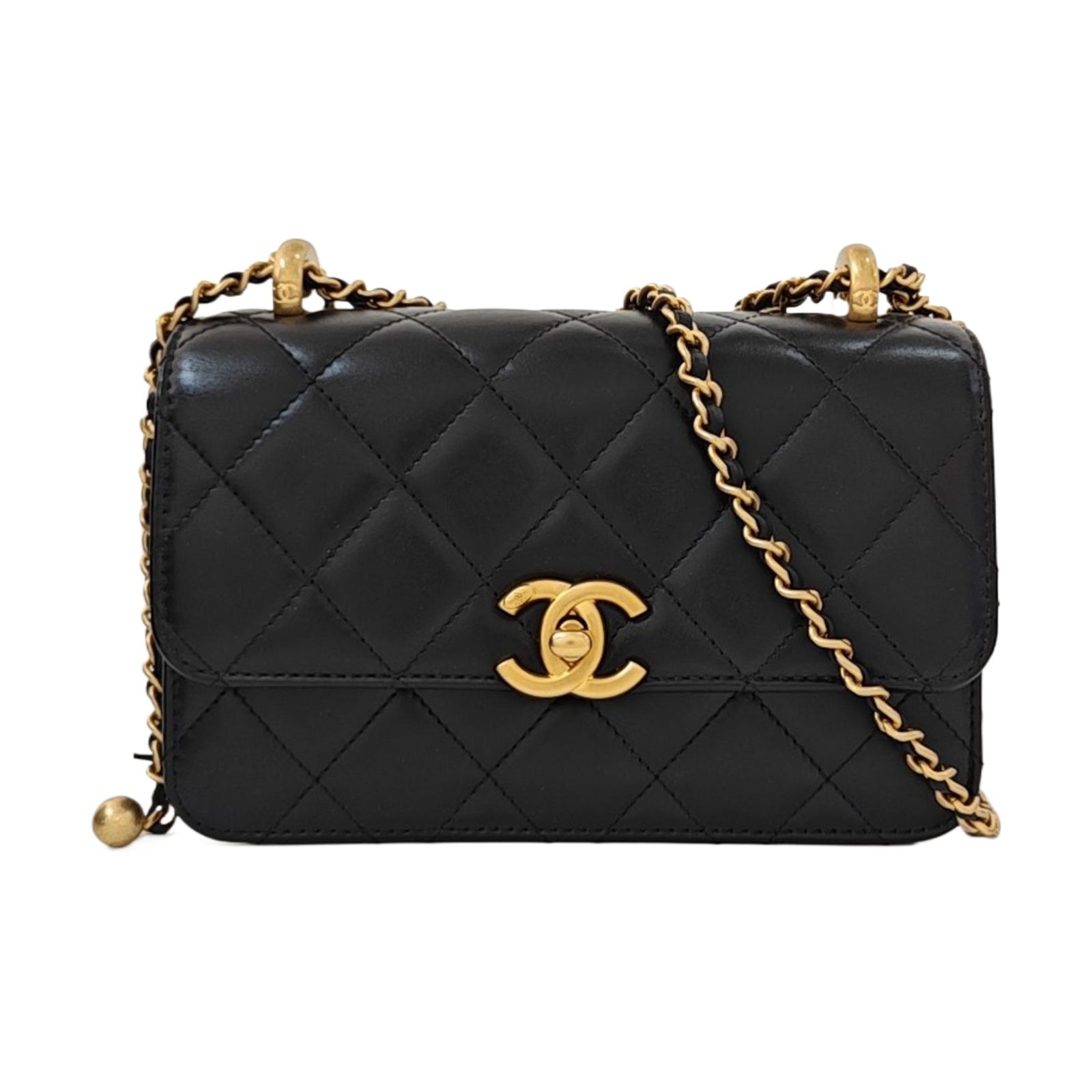 CHANEL Classic Flap, black, Leather, photograph 1