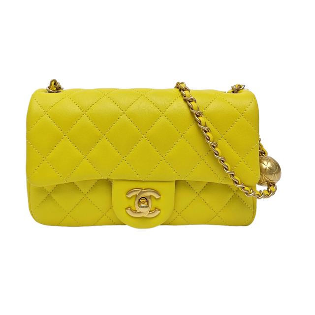 Chanel Classic Flap Schultertasche, 20 cm, Gelb, Lammleder