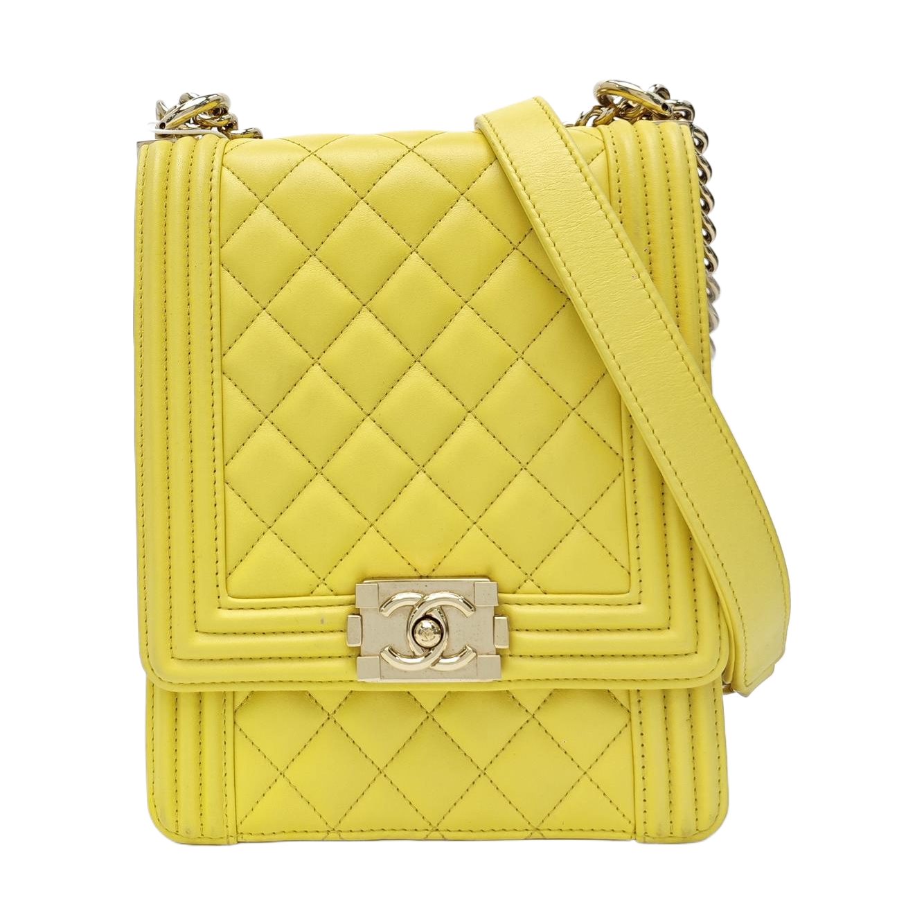 Chanel Boy Shoulder Bag, 16 cm, yellow, Leather, photograph 1