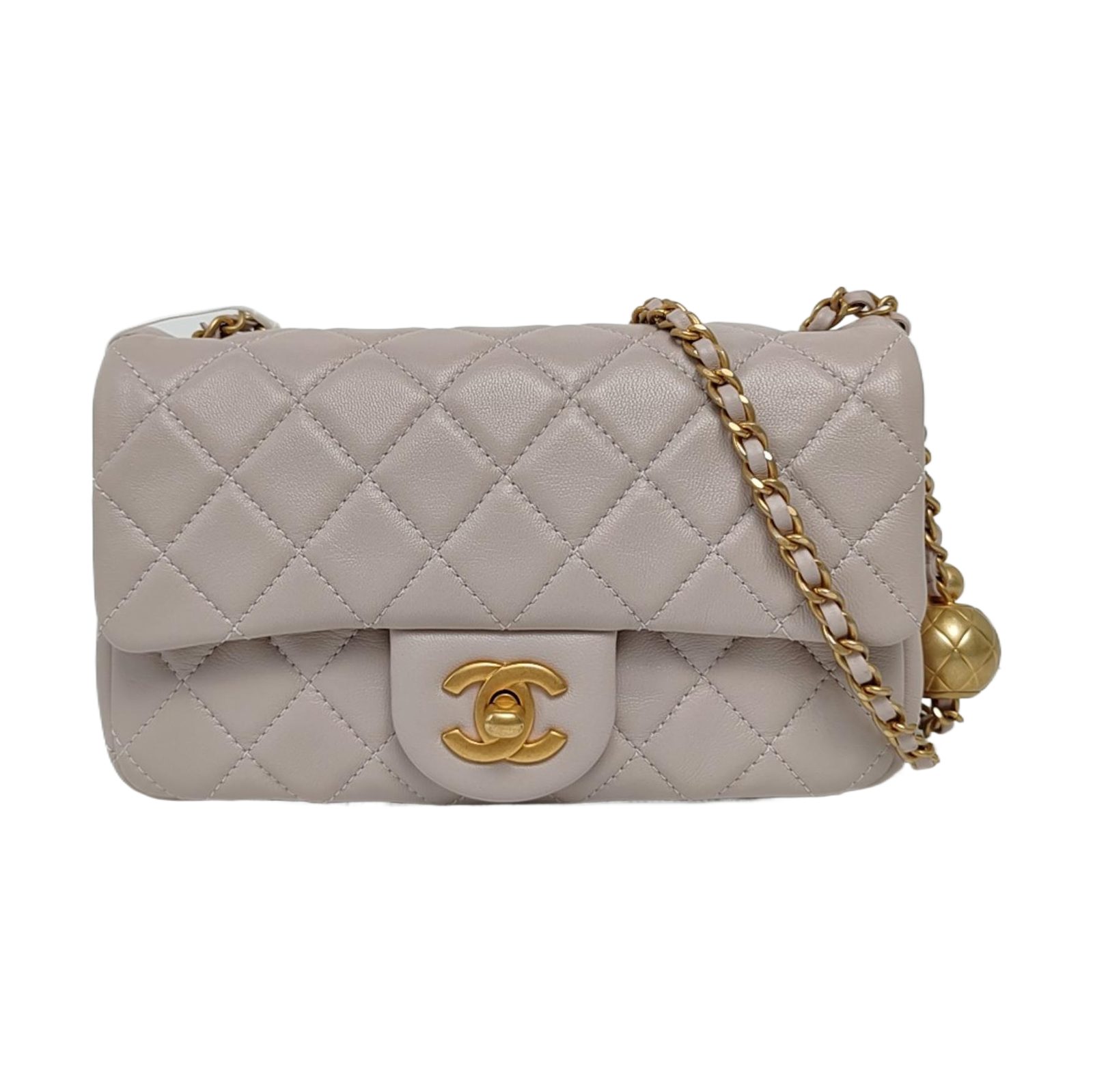 Chanel Classic Flap Shoulder Bag, 20 cm, purple, Item 914300937562, Lambskin, photograph 1