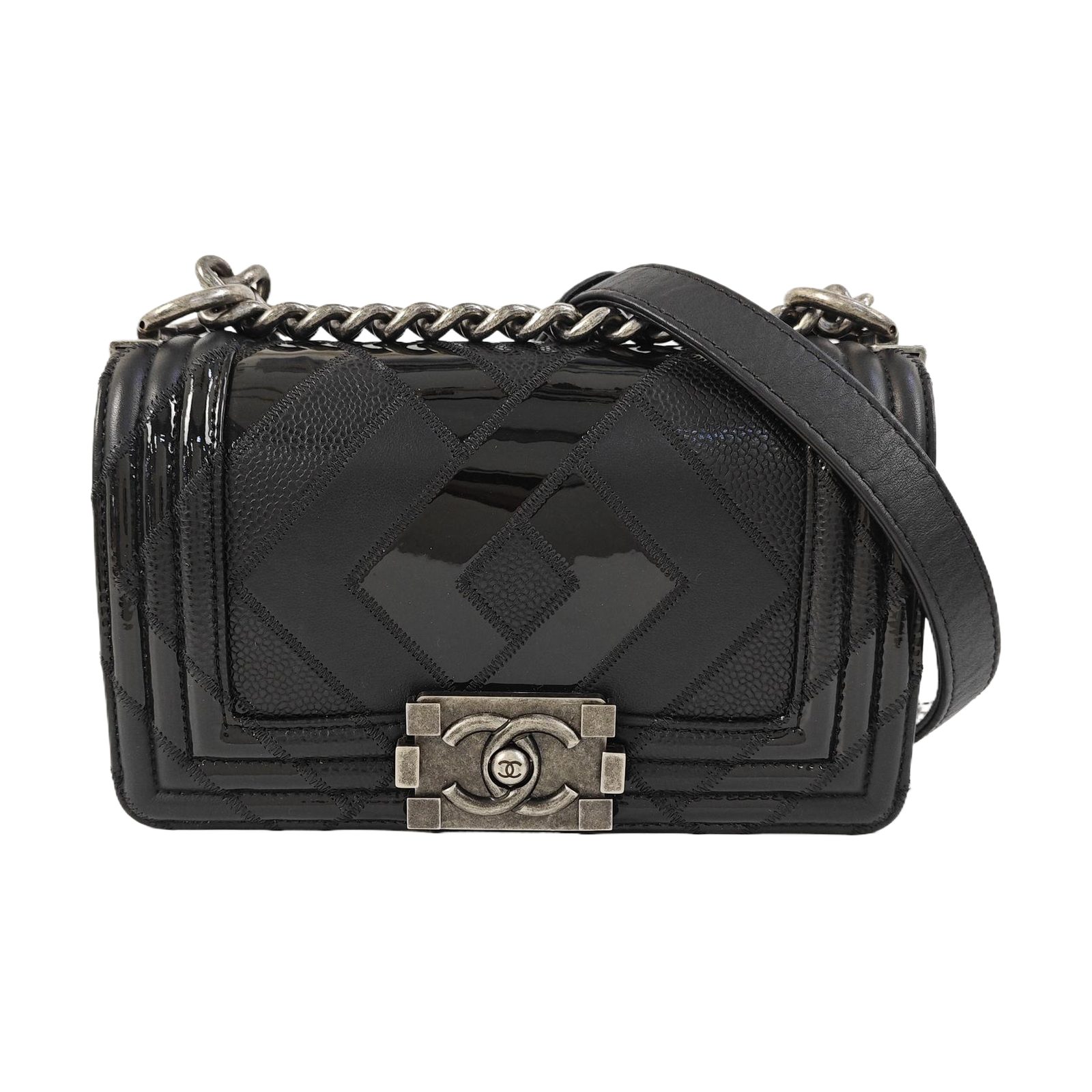 Chanel Boy Shoulder Bag, 20.5 cm, black, Item 919357808324, Leather, photograph 1