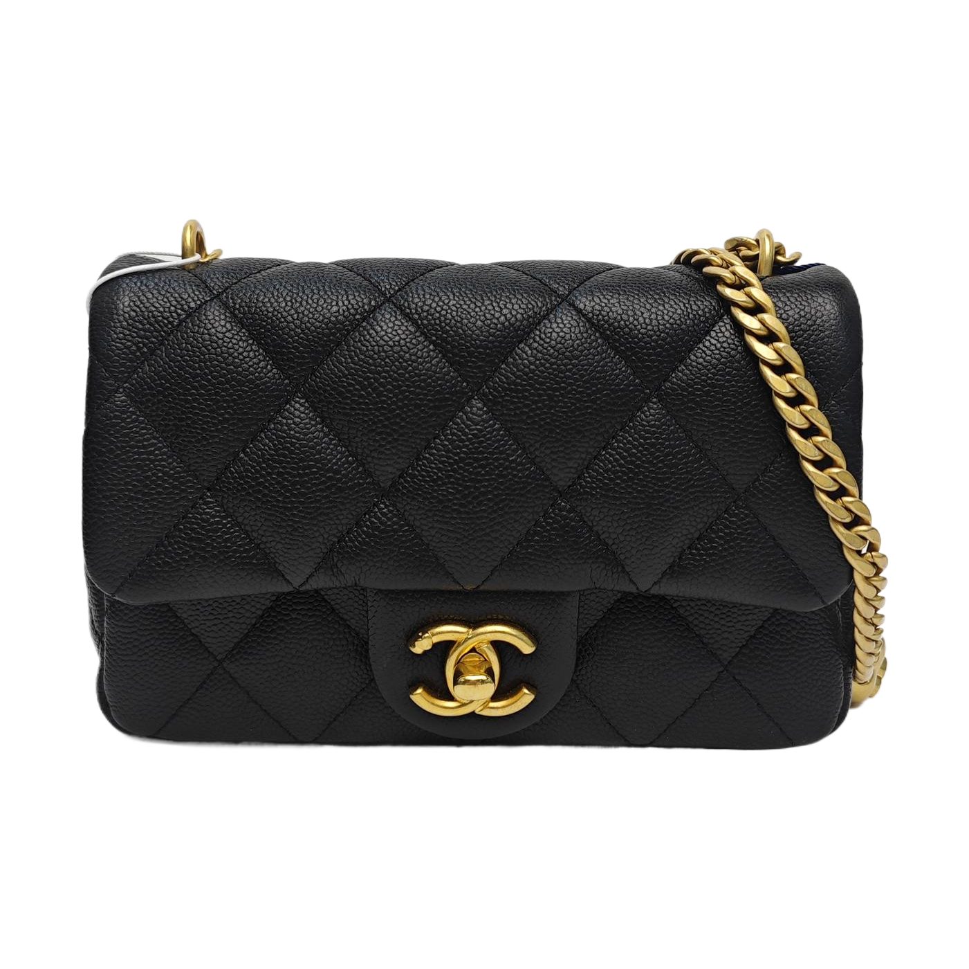 Chanel Classic Flap Shoulder Bag, 19 cm, black, Item 936217366295, Leather, photograph 1