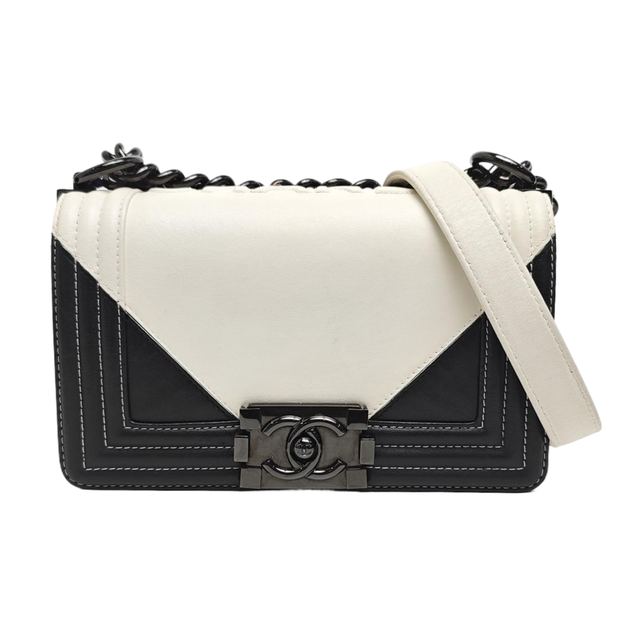 Chanel Boy Schultertasche, 20.5 cm, Weiß, Lammleder